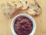 Pâté di olive con fichi e menta / tapenade with figs and mint