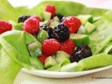 Sweet Berry Salad with Cucumber and Lettuce පලතුරු මිශ්‍ර පිපිඥ්ඥා සලාදයක්