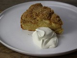 Apple and cinnamon crumble cake