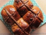 Chocolate chip hot cross buns