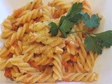 Fusilli con ragu' di pesce spada e salsa di peperoni