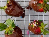 Easy Chocolate Covered Strawberries