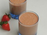 Strawberry, Chocolate & Muesli Smoothie