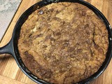 Chocolate Chip Skillet Cookie / Chocolate Chip Pizookie