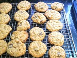 Peanut Butter & Chocolate Chip Oatmeal Rounds