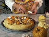 Pizza autunnale, zucca, funghi e caprino con lunga lievitazione in frigo