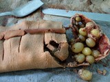 Strudel con farina di castagne e uva