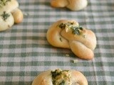 Easy Garlic Knots |  Garlic Dinner Rolls | Eggless Bread Recipe
