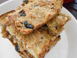 Energy bars with banana and dried fruits