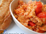 Warm cabbage salad with ketchup