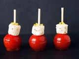 Mini brochettes - Tomates cerise d'amour, Boursin salade & apéritif olives et romarin, éclats de pistaches