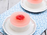 Panna cotta vegan à la vanille et sa gelée de rhubarbe {Vegan vanilla panna cotta with rhubarb jelly}