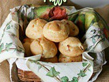 Bignè salati con pancetta e parmigiano – Pancetta and parmesan puffs