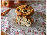 Chiocciole a lievitazione naturale alle mele, mandorle e mirtilli – Sourdough apple, almond and blueberry rolls