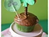 Cupcake al cioccolato e biscotti trifoglio per San Patrizio – Chocolate- Shamrock Cupcakes for St. Patrick Day