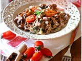 Tagliatelle al cacao con pomodorini, melanzane e pancetta – Cocoa tagliatelle with tomatoes, aubergine and pancetta