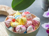 Mini meringues colorées