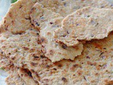 Galettes de semoule à l’oignon et épices (pain plat)