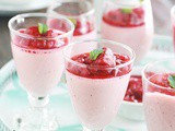 Panna cotta aux fraises et vanille, coulis de fraises cuit