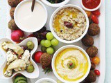 Plateau mezzé libanais avec falafel