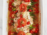 Poulet roulé aux asperges sur lit de tomates