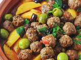 Tajine aux boulettes de viande, pommes de terre et olives (sauce tomate)