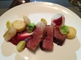 Gelakte eend, polenta, raapjes, rode biet en spruitjes