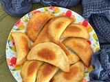 Savoury crisp baked snacker
