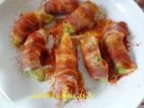 Avocado snack, con bacon e spezie