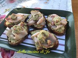 Bruschetta con guacamole e spada affumicato