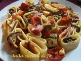 Calamarata di pasta con verdure, spianata e provola al fumo