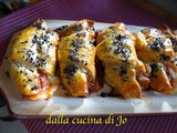 Croissant salati ragù e toma