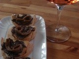 Crostini tapenade e alici piccanti