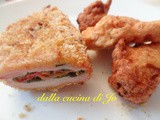 Fagottini di pollo al forno, lattuga gentile, pancetta e cheddar