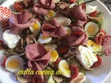 Insalata di pastrami, ovette di quaglia, zucchine e fiordilatte