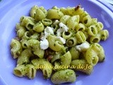 Lumache al pesto di sedano con piselli e crudo