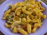 Maccheroni al torchio, piselli e chorizo