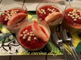 Mousse di pesche bianche e lamponi