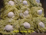 Nidi di tagliolini al pesto di salvia e olive di mozzarella