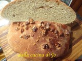 Pane con semola integrale, miele e noci