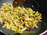 Pennette risottate al pesto di spinaci con asparagi e pomodori secchi