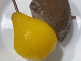 Pera williams allo zafferano con budino di amaretti e cacao