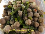 Perle di salsiccia con asparagi