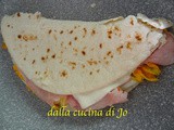 Piadina fiori, formaggio e cotto