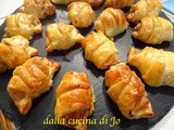 Piccoli croissant al salmone marinato