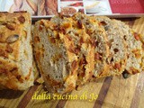 Plumcake salato con chorizo e cipolle disidratate