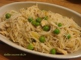 Rice vermicelli con pollo e piselli