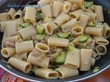 Rigatoni integrali con spiedini scomposti, zucchine e porri