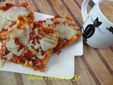 Schiacciata/pizza di pane raffermo, cotto e formaggio