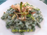 Spaetzle verdi con fonduta di zola e porri fritti